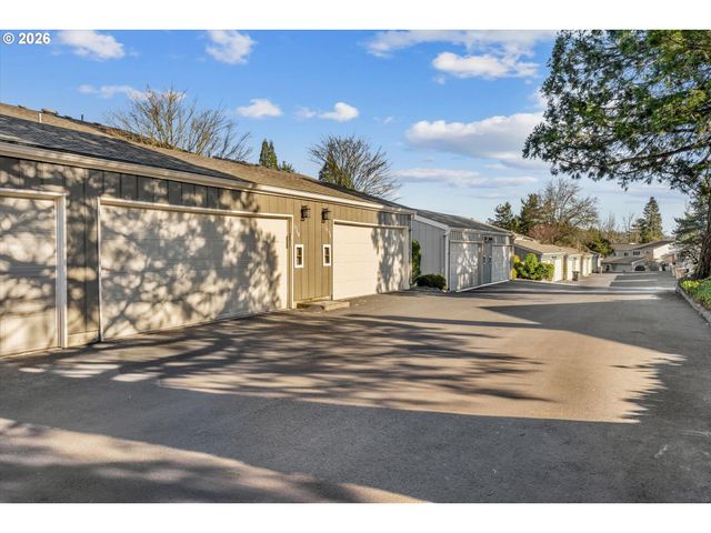 1764 BONNIEBRAE Dr, Lake Oswego, OR 97034