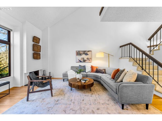 1764 BONNIEBRAE Dr, Lake Oswego, OR 97034