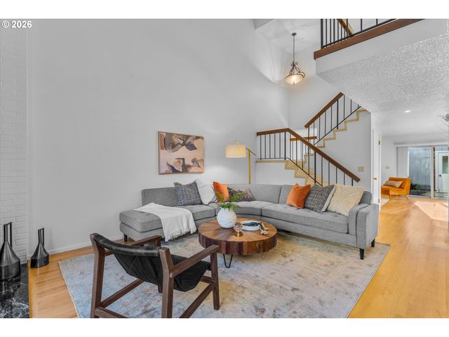 1764 BONNIEBRAE Dr, Lake Oswego, OR 97034