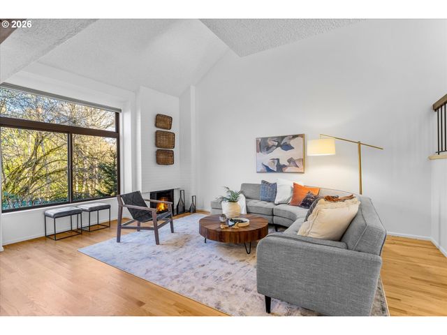 1764 BONNIEBRAE Dr, Lake Oswego, OR 97034