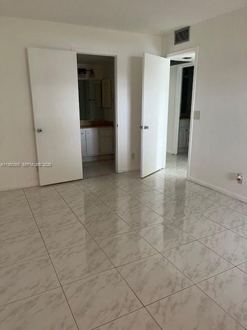 300 SW 134th Way 102E, Pembroke Pines, FL 33027