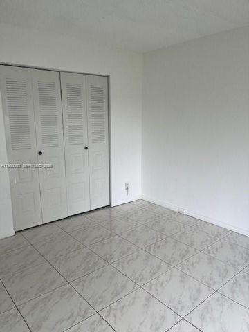 300 SW 134th Way 102E, Pembroke Pines, FL 33027