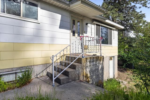 611 S Farr Rd, Spokane Valley, WA 99206