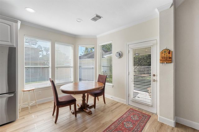 2 N Chantsong Circle, The Woodlands, TX 77382