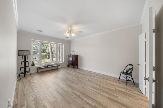 2 N Chantsong Circle, The Woodlands, TX 77382