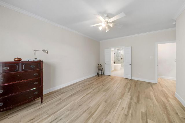 2 N Chantsong Circle, The Woodlands, TX 77382