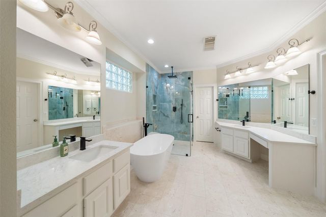 2 N Chantsong Circle, The Woodlands, TX 77382