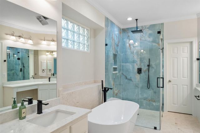 2 N Chantsong Circle, The Woodlands, TX 77382
