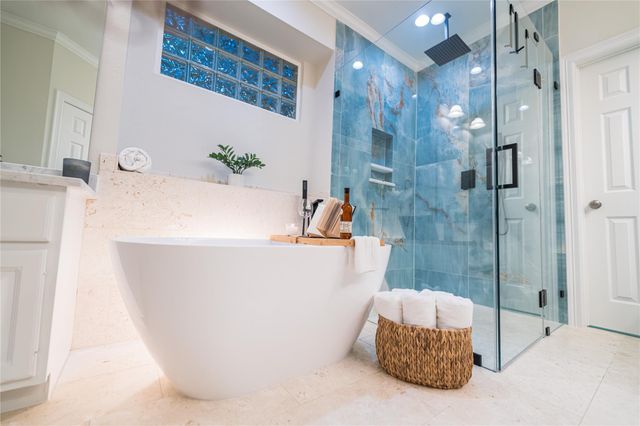 2 N Chantsong Circle, The Woodlands, TX 77382