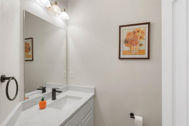 2 N Chantsong Circle, The Woodlands, TX 77382