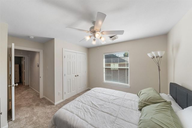 2 N Chantsong Circle, The Woodlands, TX 77382
