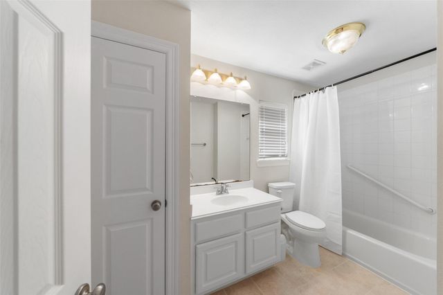 2 N Chantsong Circle, The Woodlands, TX 77382