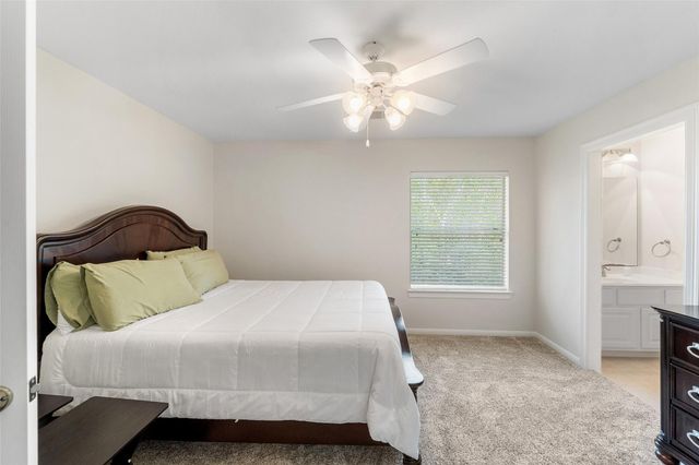 2 N Chantsong Circle, The Woodlands, TX 77382