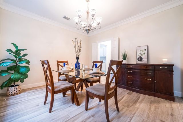 2 N Chantsong Circle, The Woodlands, TX 77382