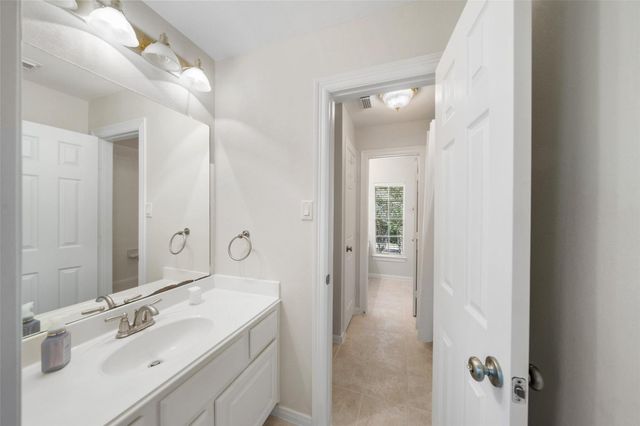 2 N Chantsong Circle, The Woodlands, TX 77382