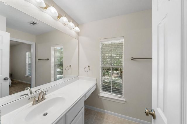 2 N Chantsong Circle, The Woodlands, TX 77382