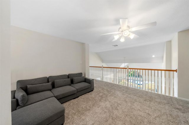 2 N Chantsong Circle, The Woodlands, TX 77382