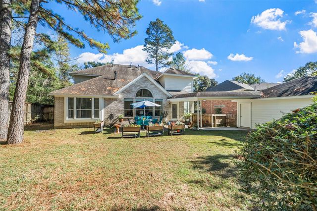 2 N Chantsong Circle, The Woodlands, TX 77382