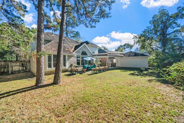 2 N Chantsong Circle, The Woodlands, TX 77382
