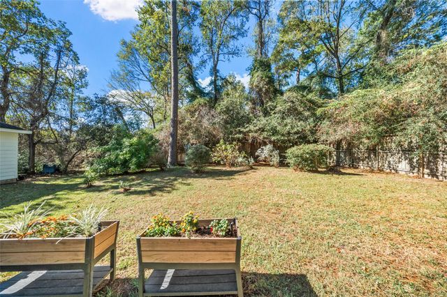 2 N Chantsong Circle, The Woodlands, TX 77382