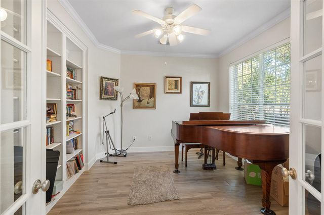 2 N Chantsong Circle, The Woodlands, TX 77382