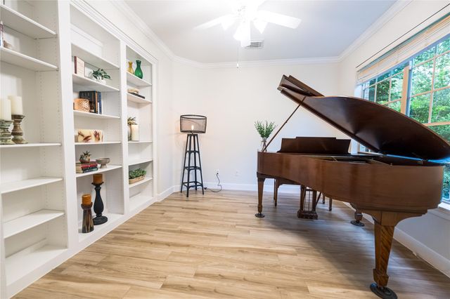 2 N Chantsong Circle, The Woodlands, TX 77382