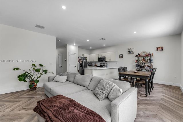 914 SE 18th St, Homestead, FL 33034