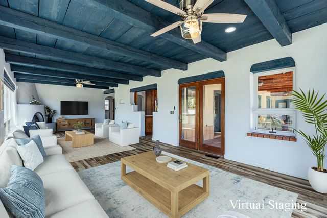 1718 Avenida Las Campanas NW, Los Ranchos, NM 87107