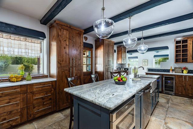 1718 Avenida Las Campanas NW, Los Ranchos, NM 87107