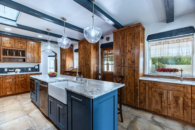 1718 Avenida Las Campanas NW, Los Ranchos, NM 87107