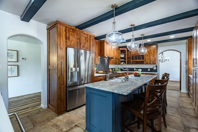 1718 Avenida Las Campanas NW, Los Ranchos, NM 87107