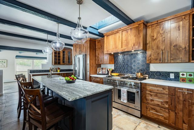 1718 Avenida Las Campanas NW, Los Ranchos, NM 87107