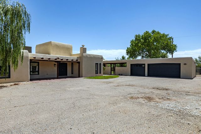 1718 Avenida Las Campanas NW, Los Ranchos, NM 87107