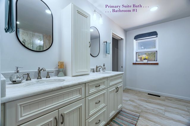 1718 Avenida Las Campanas NW, Los Ranchos, NM 87107
