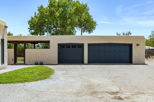 1718 Avenida Las Campanas NW, Los Ranchos, NM 87107