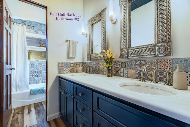 1718 Avenida Las Campanas NW, Los Ranchos, NM 87107