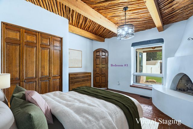 1718 Avenida Las Campanas NW, Los Ranchos, NM 87107