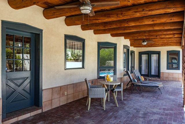 1718 Avenida Las Campanas NW, Los Ranchos, NM 87107