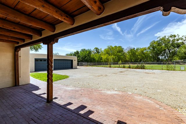 1718 Avenida Las Campanas NW, Los Ranchos, NM 87107