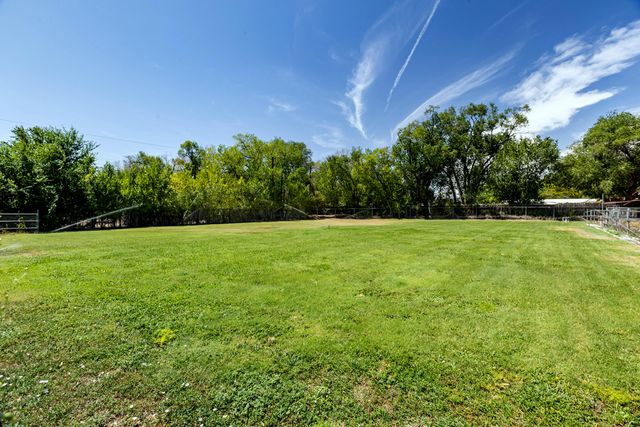 1718 Avenida Las Campanas NW, Los Ranchos, NM 87107