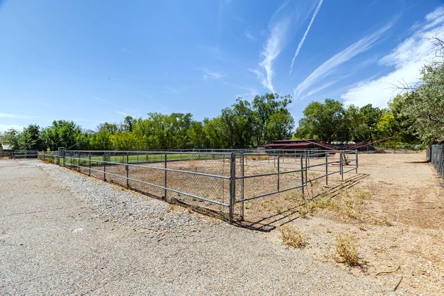 1718 Avenida Las Campanas NW, Los Ranchos, NM 87107