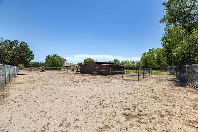 1718 Avenida Las Campanas NW, Los Ranchos, NM 87107