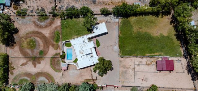 1718 Avenida Las Campanas NW, Los Ranchos, NM 87107