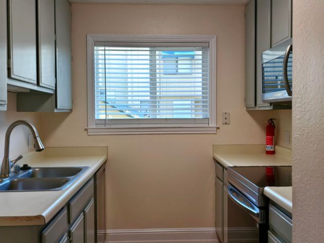 1005 Imperial PL, Hayward, CA 94541