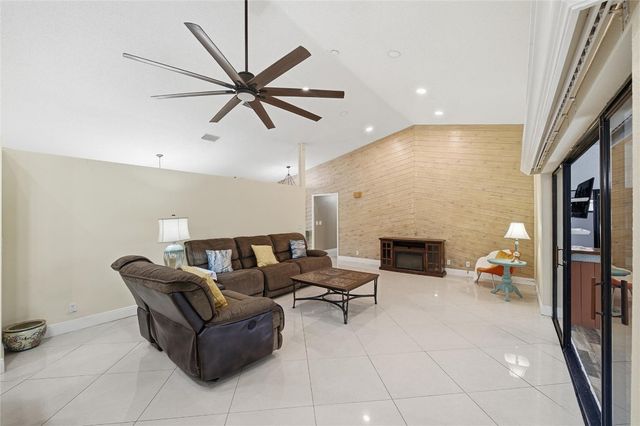 10949 NW 1st Manor, Coral Springs, FL 33071