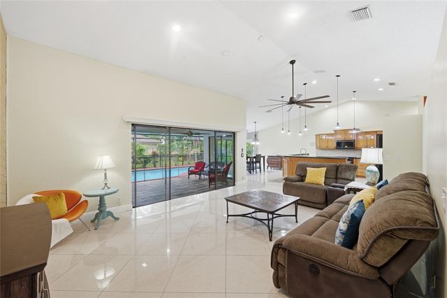 10949 NW 1st Manor, Coral Springs, FL 33071