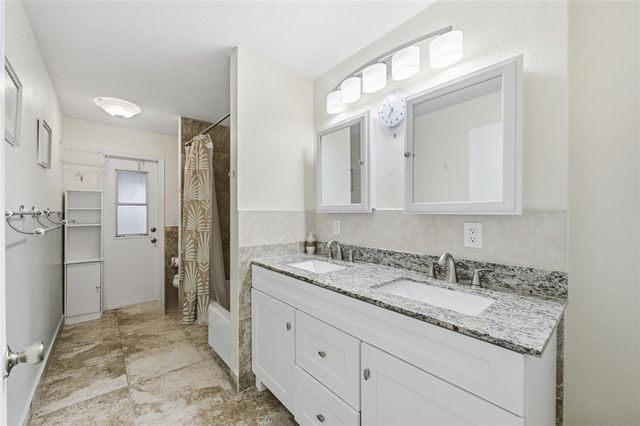 10949 NW 1st Manor, Coral Springs, FL 33071