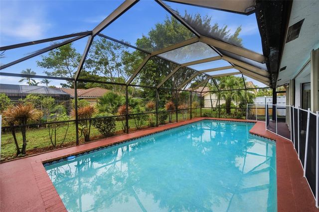 10949 NW 1st Manor, Coral Springs, FL 33071