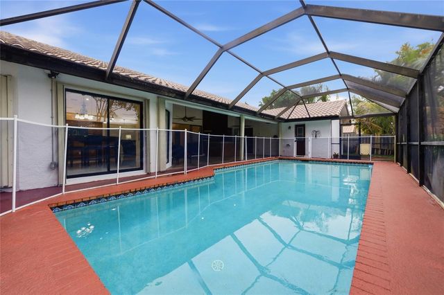 10949 NW 1st Manor, Coral Springs, FL 33071