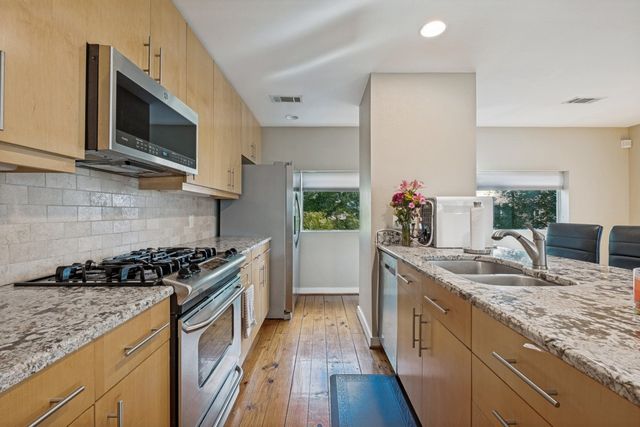 1211 Urban Lofts Drive, Dallas, TX 75215
